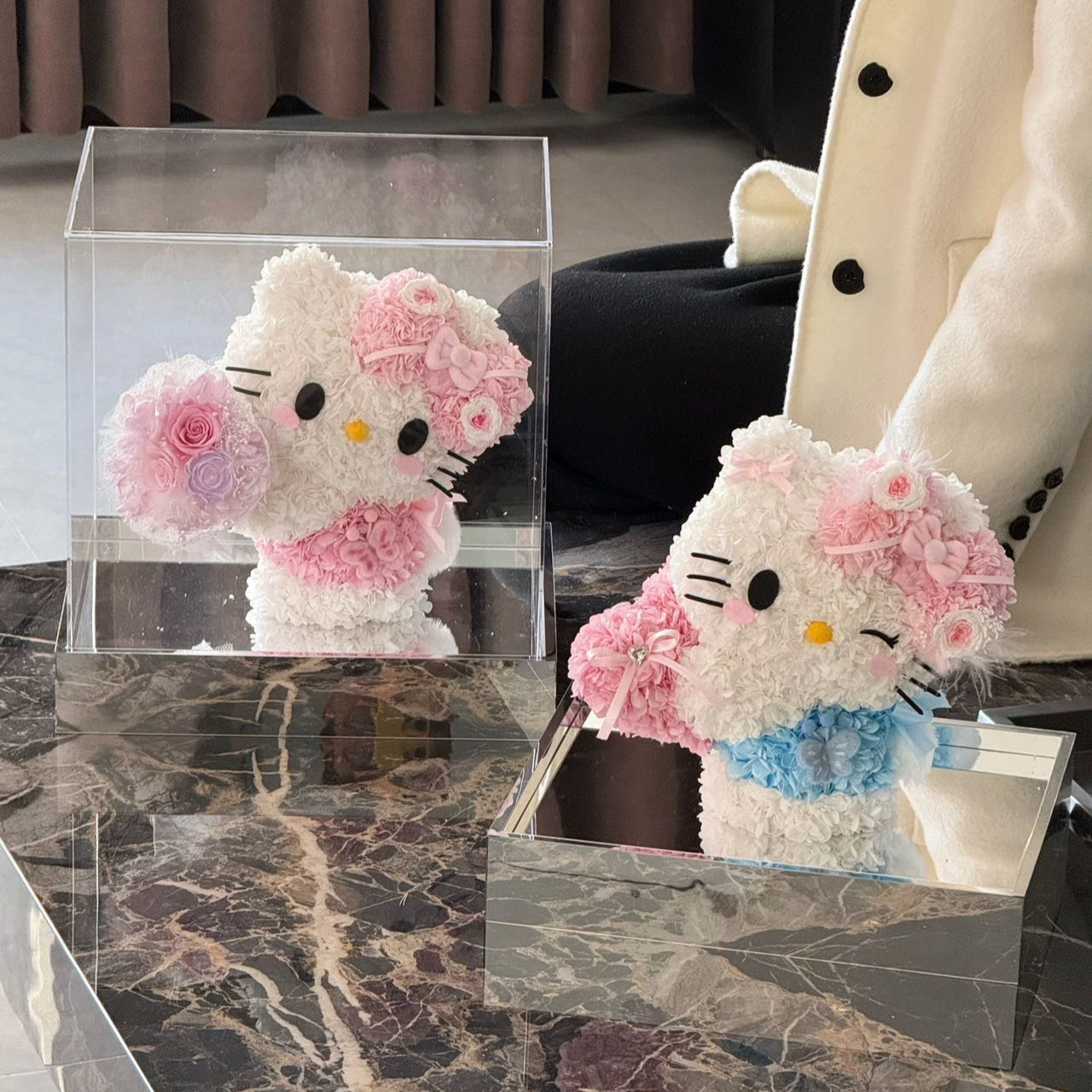 Flower Kitty | Hello Kitty (Bouquet & Heart, Size M) Toujours Flowers