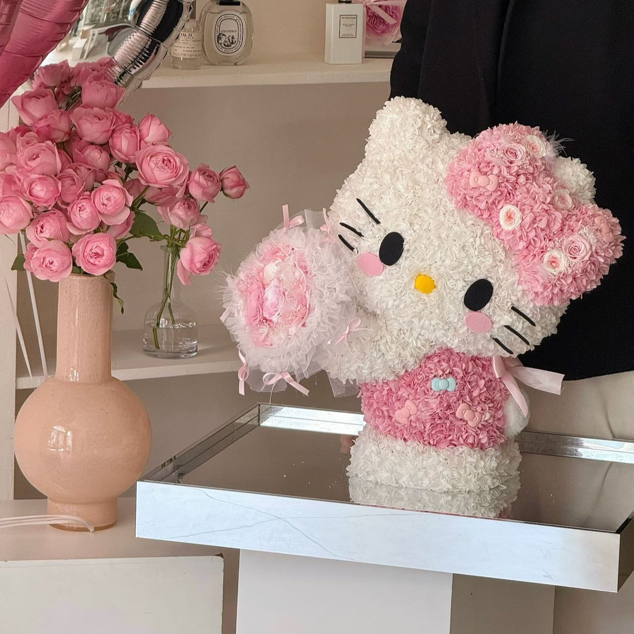 Flower Kitty | Hello Kitty (Bouquet & Heart, Size M) Pink Toujours Flowers